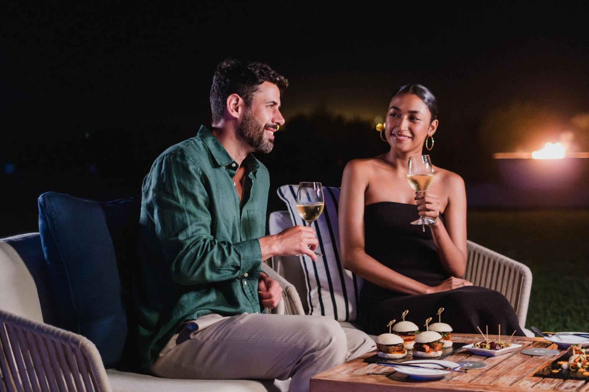 Hotel Paracas, A Luxury Collection Resort, Paracas Ngoại thất bức ảnh A couple dining at the resort