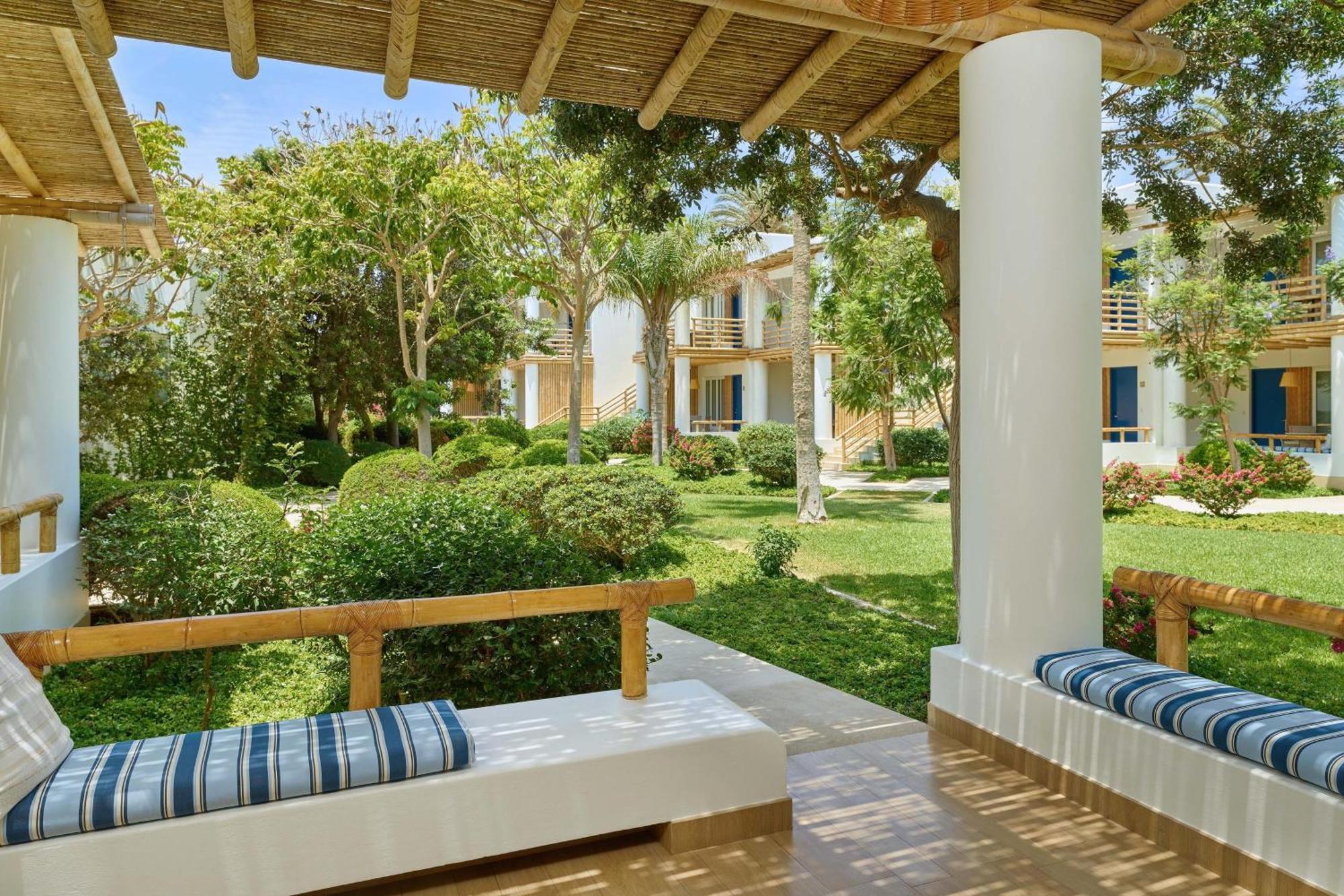 Hotel Paracas, A Luxury Collection Resort, Paracas Ngoại thất bức ảnh The resort's gardens